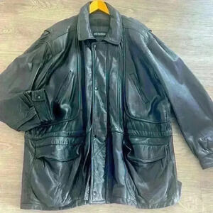 HOLT RENFREW BLACK LEATJER WINTER COAT FOR MEN  SIZE M/L